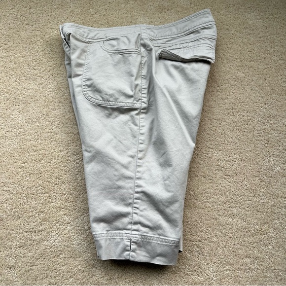 Chico’s Women’s Beige Bermuda Shorts - Chico’s Size 0 (XS/4) - VGUC - Stretch - Picture 4 of 7
